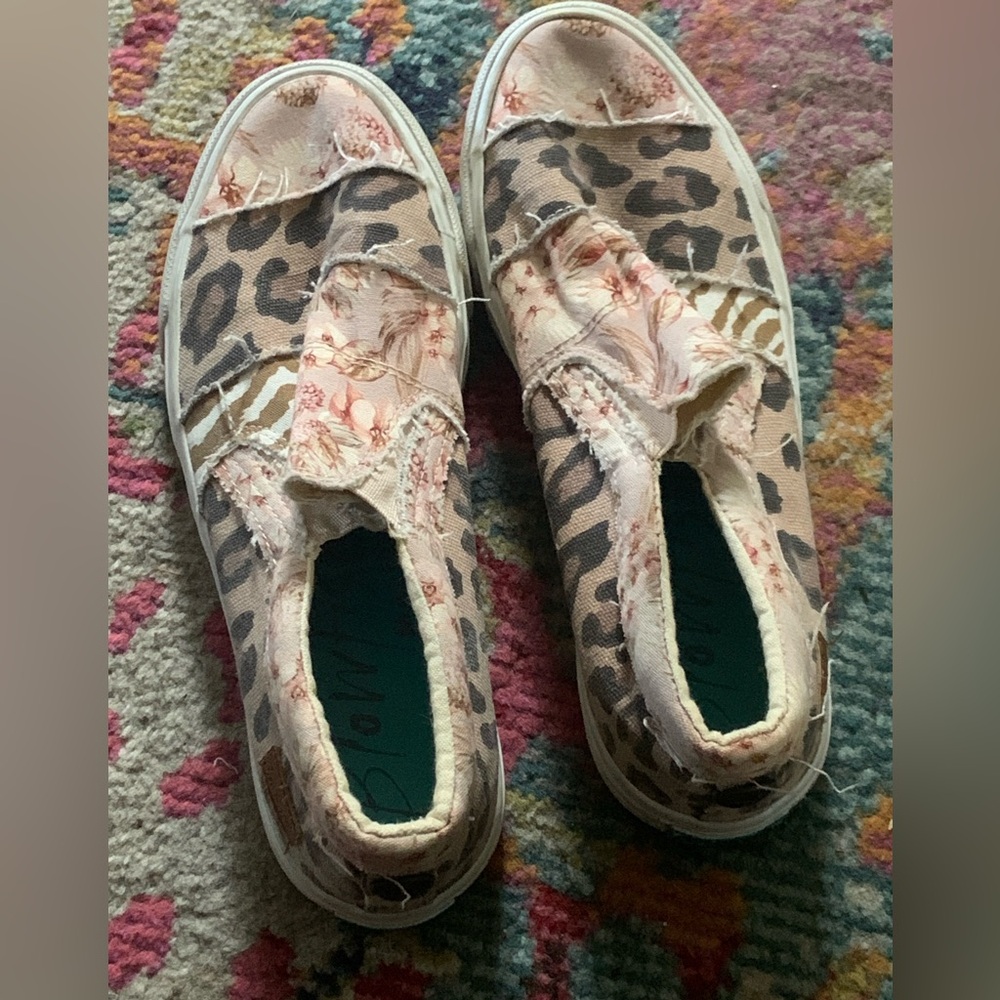 Blowfish boho style slip on sneakers size 8.5